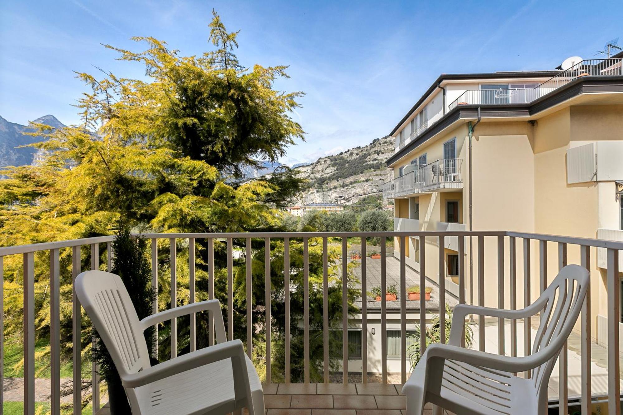 Bike & Wind Hotel Villa Maria - Happy Rentals Torbole Sul Garda Exterior photo