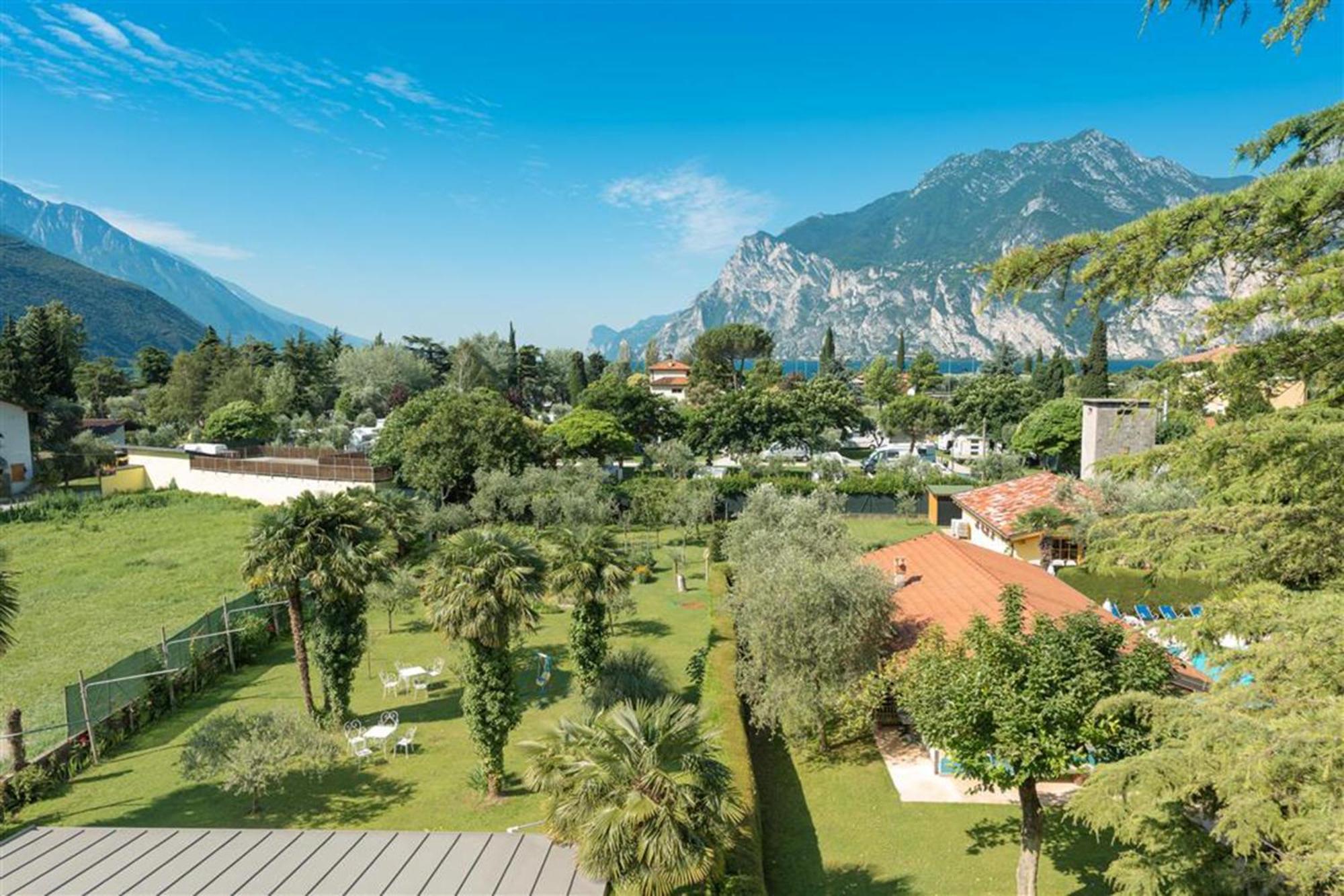 Bike & Wind Hotel Villa Maria - Happy Rentals Torbole Sul Garda Exterior photo